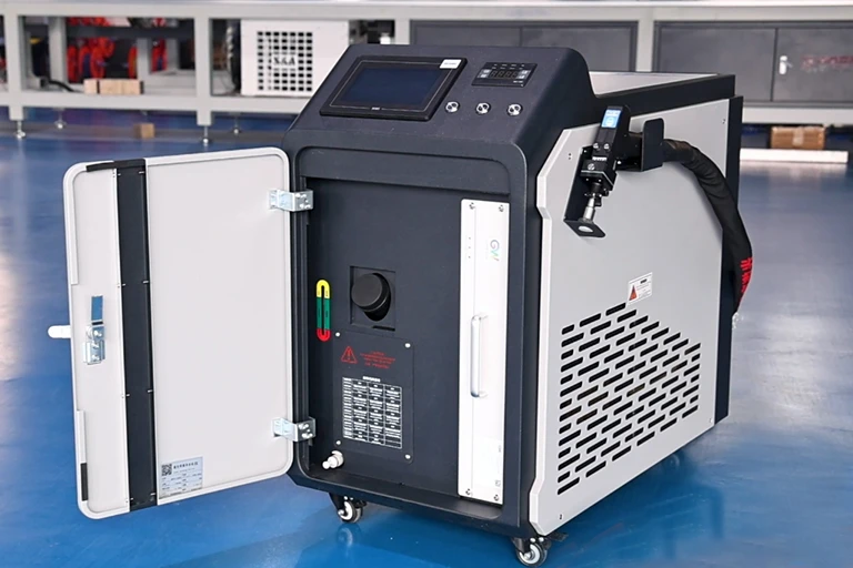 Water-Cooled-Portable-Fiber-Laser-Welding-Machine