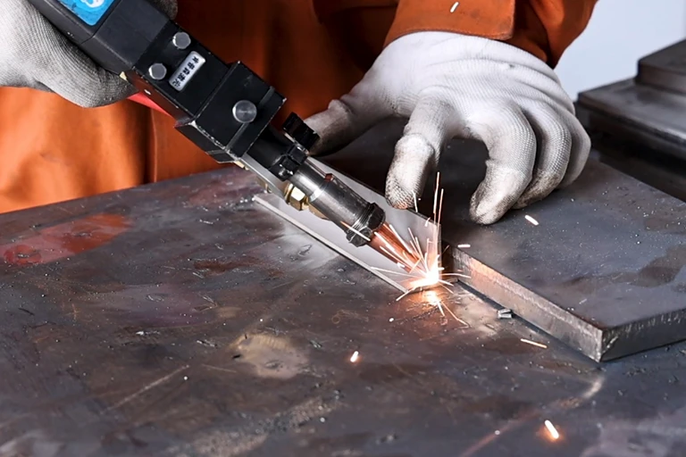 Handgeführtes Laserschweißen