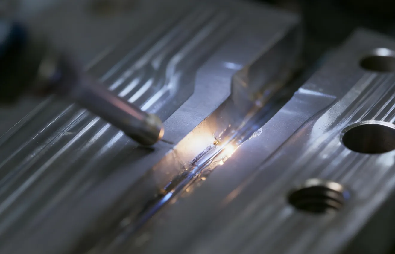 laser-welding-for-mold-parting-line-repair